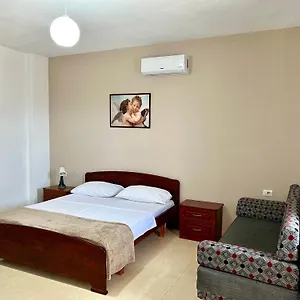 Aparthotel Tomi Sarandë